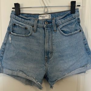 Abercrombie The Mom Short High Rise Curve Love